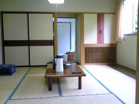岩手県須川高原温泉旅館自炊部８１６号室室内