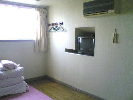 青森県ロイヤル温泉旅館２号室室内