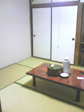 岩手県須川高原温泉旅館自炊部６１４号室室内