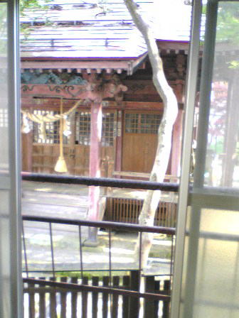 山形県　喜至楼　本館１０７号室から見た温泉神社