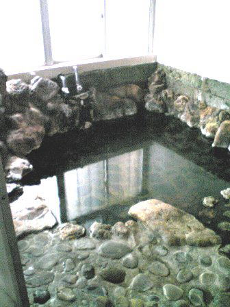 山形県　喜至楼　岩風呂浴槽