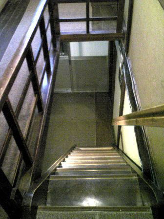 青森県　谷地温泉　本館階段