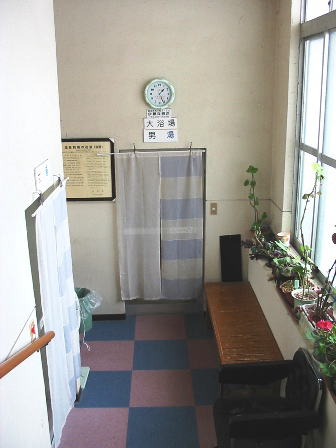 山形　松葉荘別館　１階浴室前