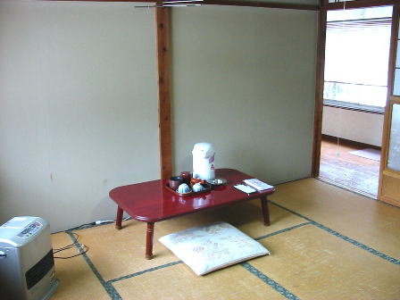 秋田　神湯館　１３号室内