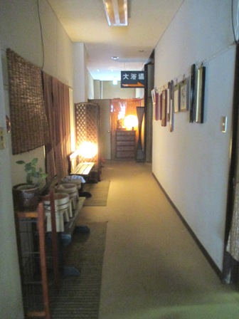 山形　松葉荘（別館）　１階廊下