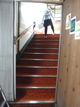 福島　中の湯　新館階段