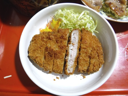 山形　民宿武蔵　夕食トンカツ